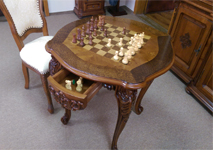 Шахматный столик с выдвижным ящиком из коллекции мебели Клеопатра