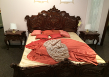 Румынская мебель для спальни, кровать из 100% массива ручной работы «Барокко» / «Baroque»