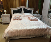 Классическая мебель для спальни Regallis Purple. Кровать Регаллис белая